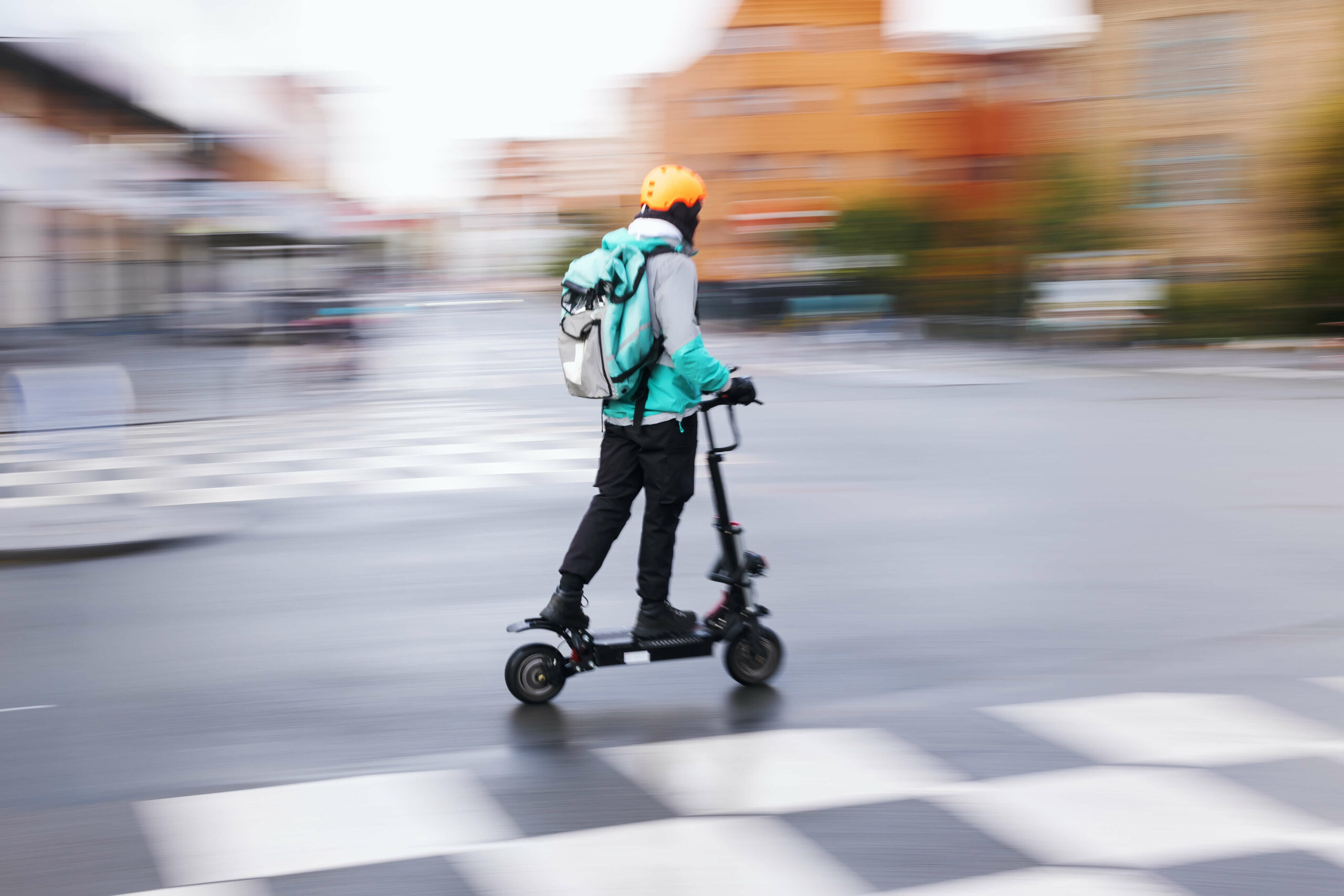 E-Scooter im Straßenverkehr brauchen eine Kfz-Versicherung, können aber nicht verschuldenunabhängig haftbar gemacht werden